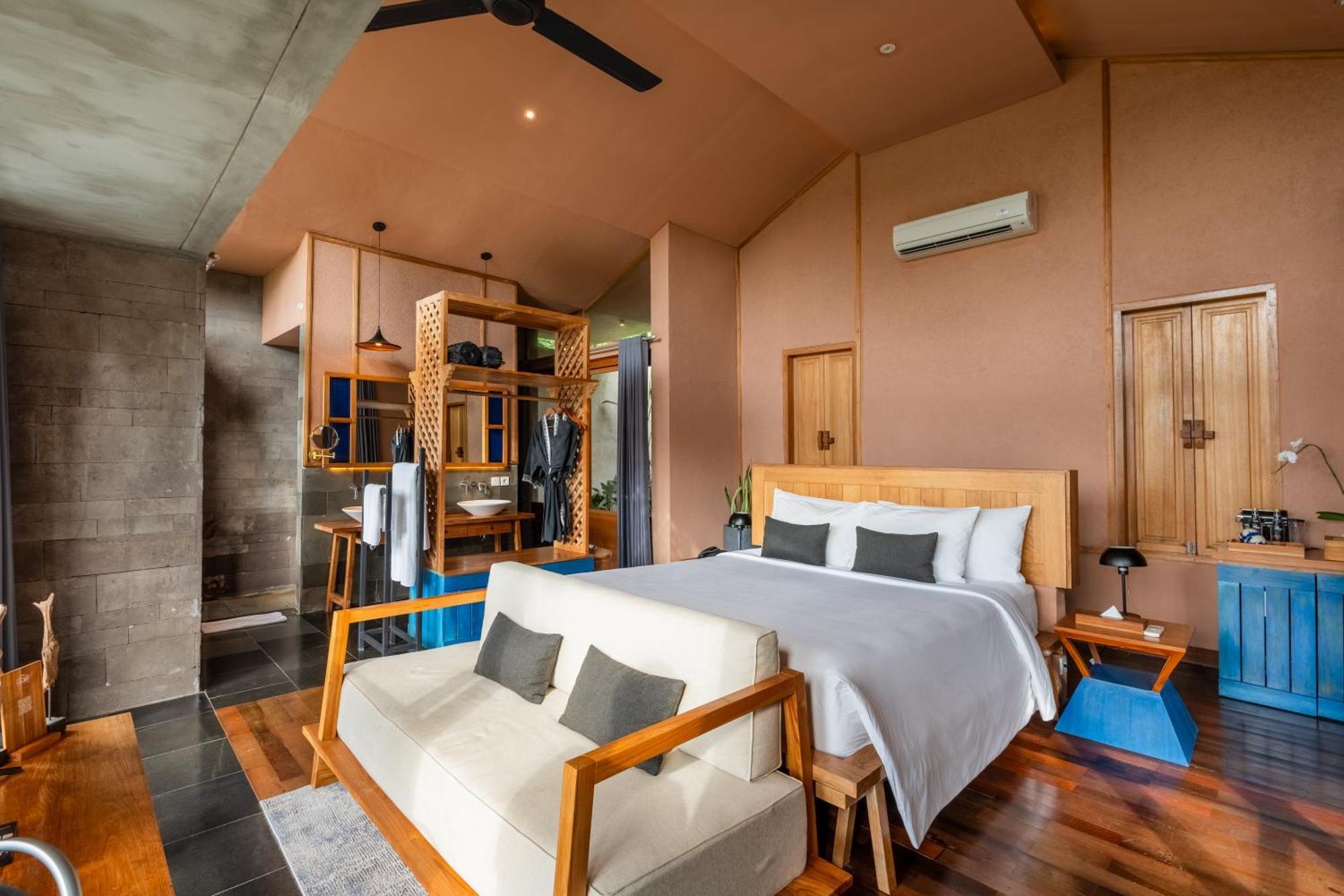 Romance Royal Pool Villa One Time Floating