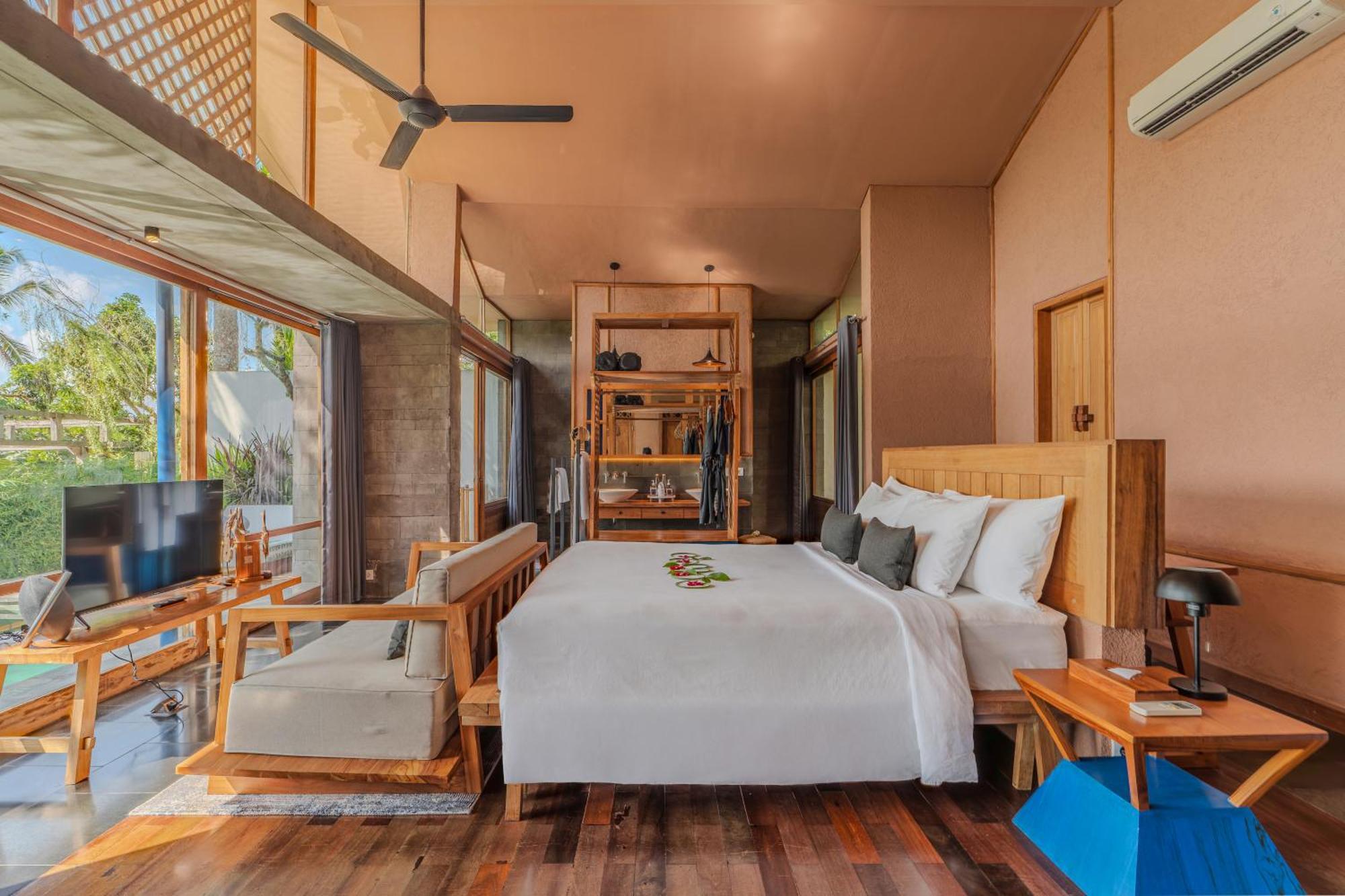 Romance Royal Pool Villa One Time Floating