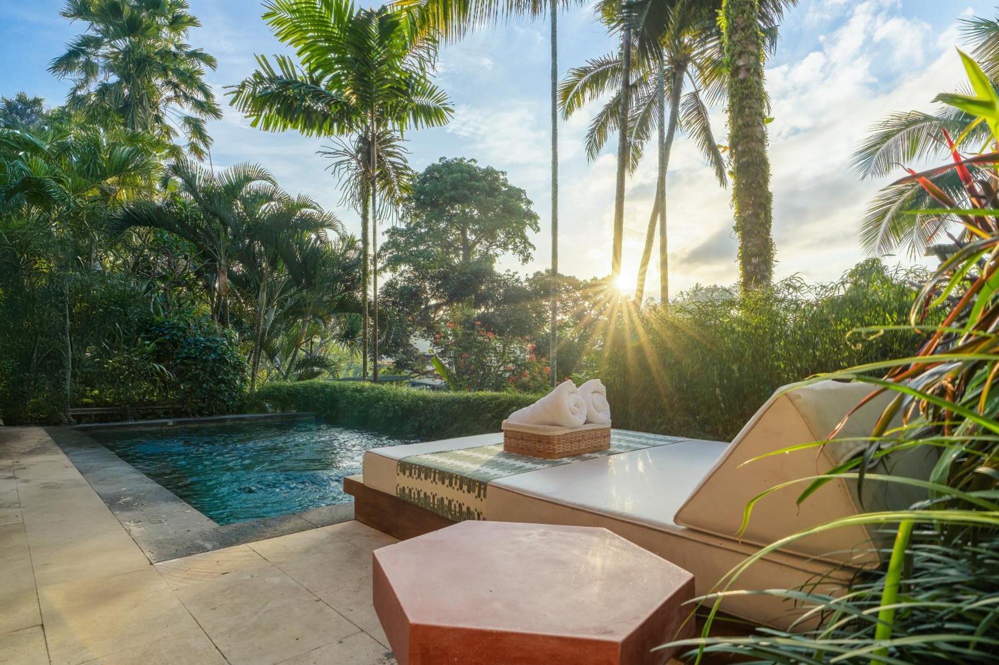 Romance Royal Pool Villa One Time Floating