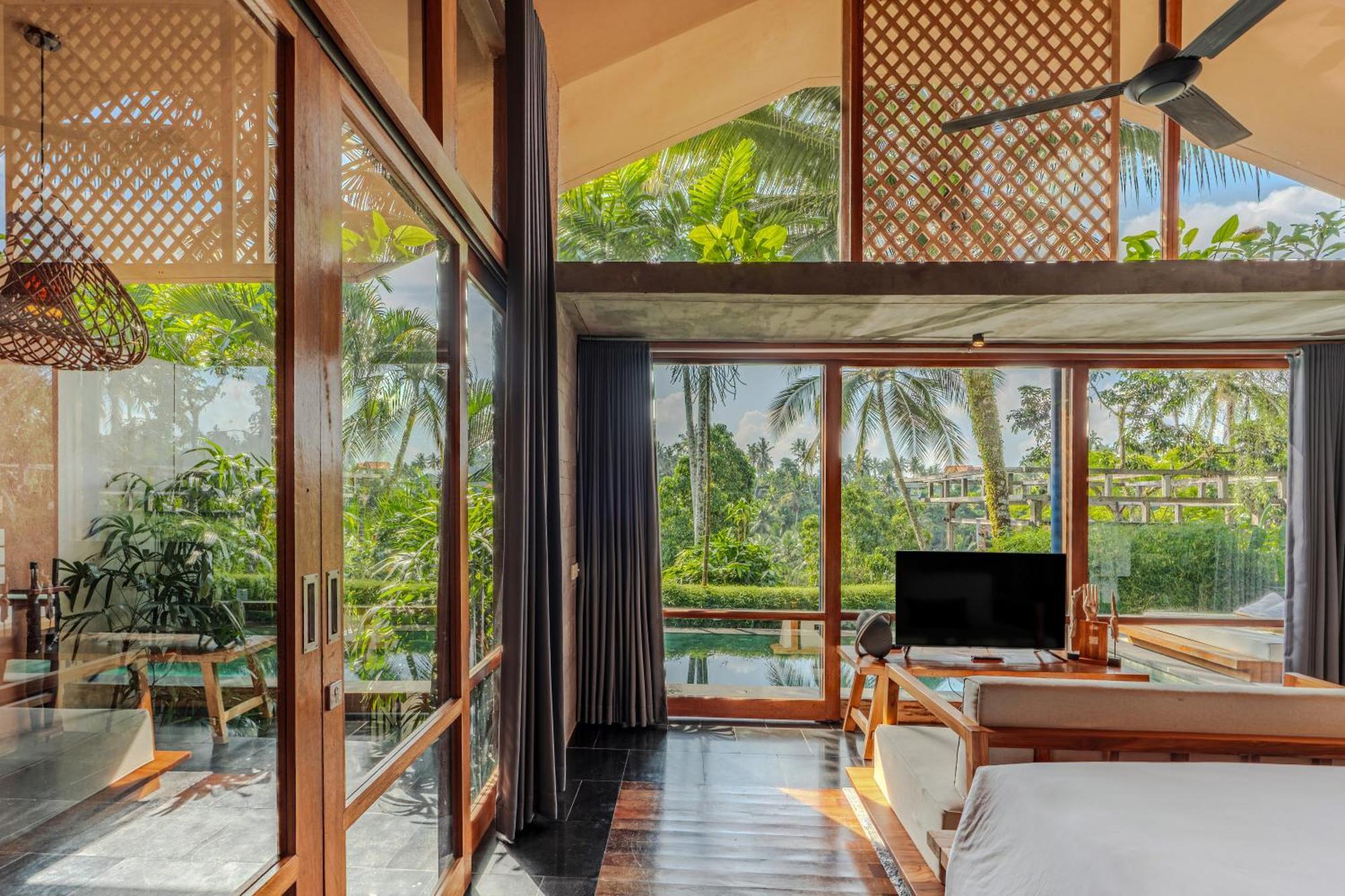 Romance Royal Pool Villa One Time Floating