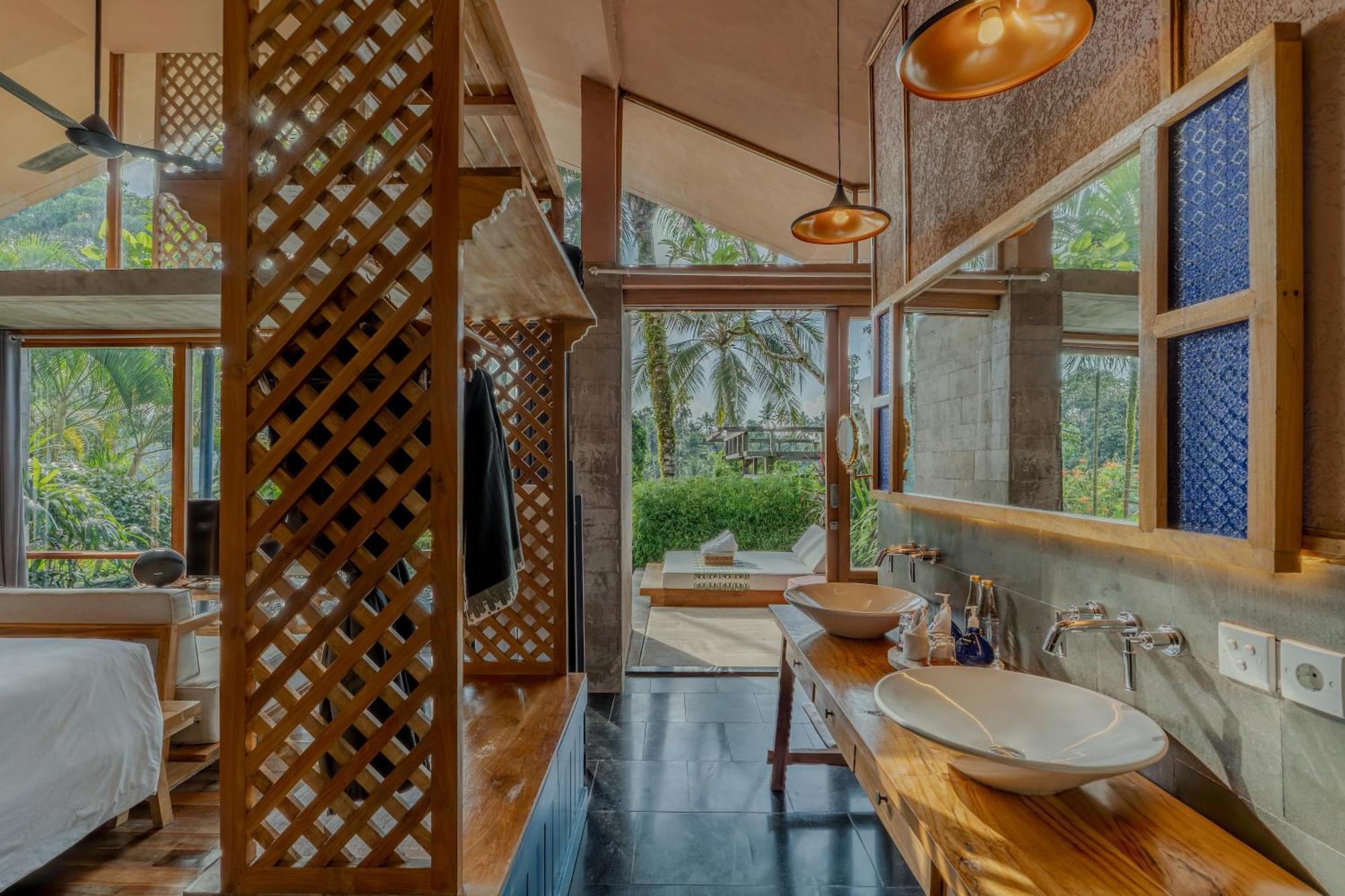 Romance Royal Pool Villa One Time Floating
